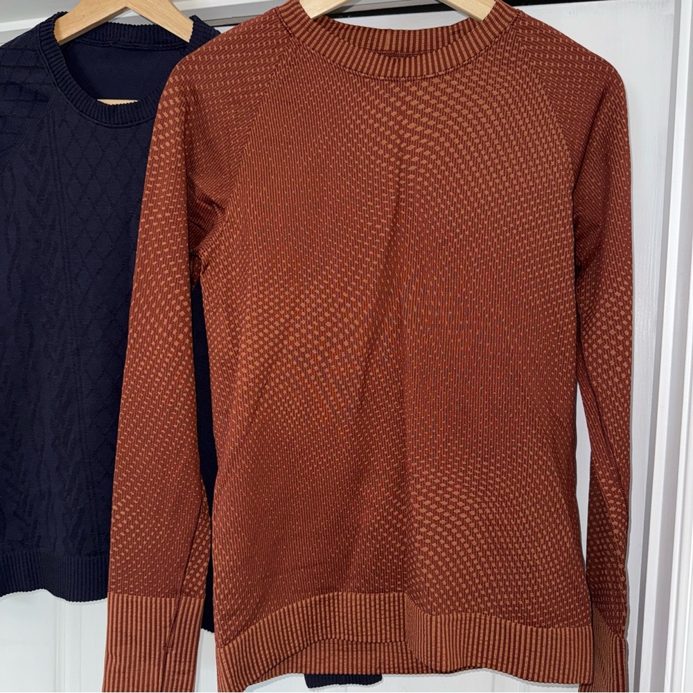 Lululemon Bundle of Two Long Sleeve Pullovers Brown Navy 8 Rest Less - Picture 2 of 8